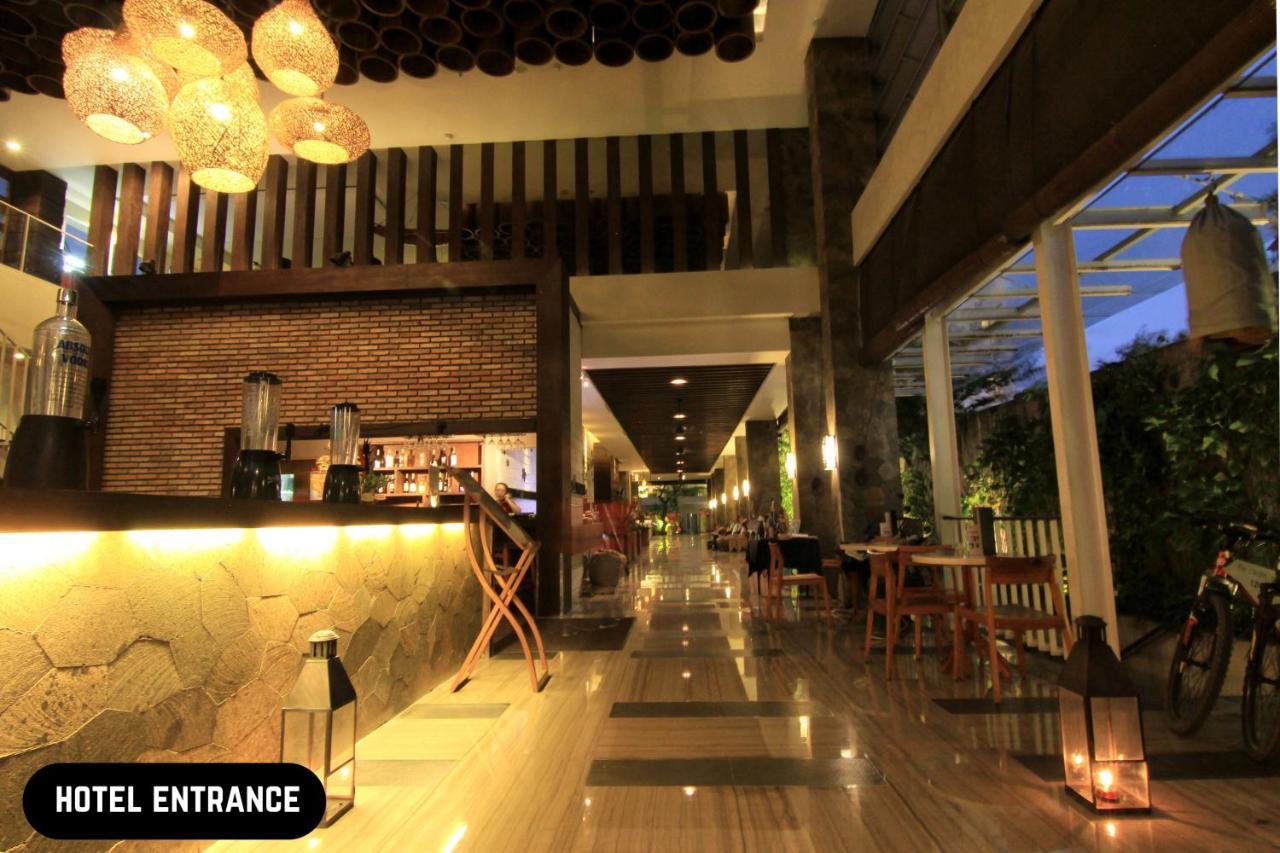 Grand Ixora Kuta Hotel 4*