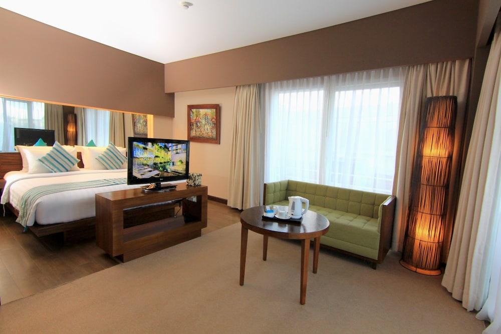 Grand Ixora Kuta Hotel